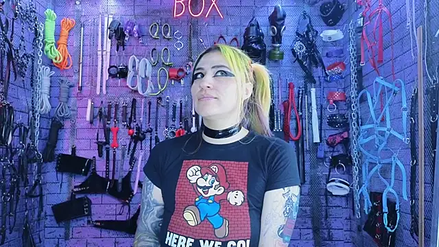 Snapshot of PANDORANEZZ chatting on 10/19/25, 08:04 PANDORANEZZ online show from 10/19/25, 08:04