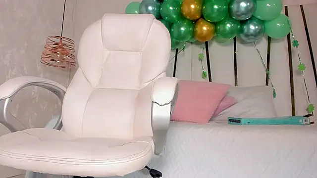 Meghan stonne  online show from 03/19/25, 07:17