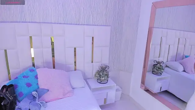 Meghan stonne  online show from 09/12/25, 07:03