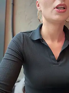 YOUR-KARINA online show from 10/29/25, 09:55