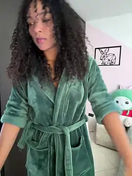 Snapshot of mariam_hill chatting on 12/28/24, 02:42 mariam hill online show from 12/28/24, 02:42