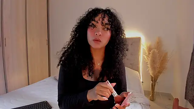 Snapshot of mariam_hill chatting on 11/22/25, 03:00 mariam hill online show from 11/22/25, 03:00