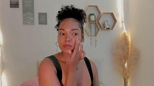 Snapshot of mariam_hill chatting on 07/06/26, 10:56 mariam hill online show from 07/06/26, 10:56