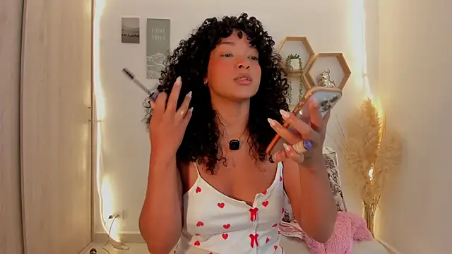 Snapshot of mariam_hill chatting on 07/19/26, 02:10 mariam hill online show from 07/19/26, 02:10