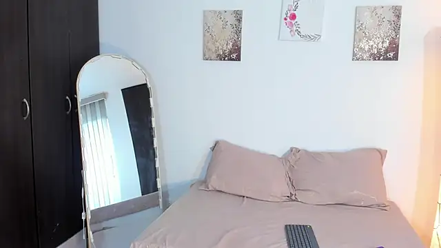 SarahCinnamon- online show from 02/17/26, 07:20