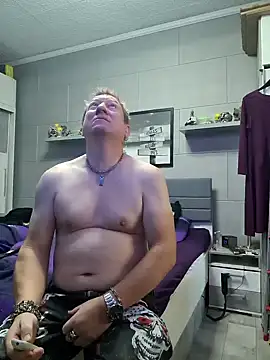 tomtom111111 online show from 01/04/25, 10:49