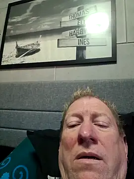 tomtom111111 online show from 10/03/25, 02:03