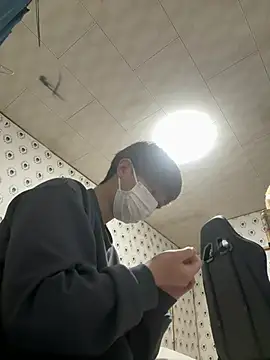 Snapshot of pychan chatting on 12/31/24, 12:04 pychan online show from 12/31/24, 12:04