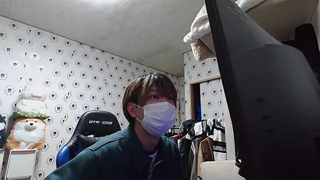 Snapshot of pychan chatting on 02/26/25, 12:58 pychan online show from 02/26/25, 12:58