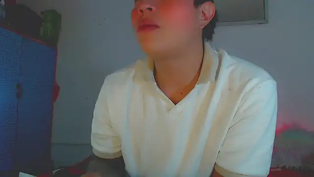 Snapshot of BombonRose1 chatting on 10/29/25, 12:24 BombonRose1 online show from 10/29/25, 12:24