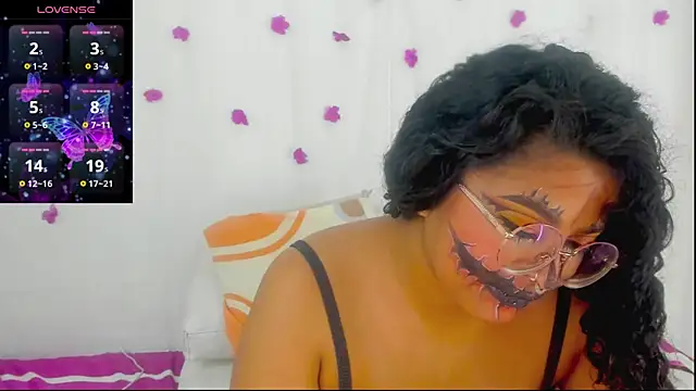 Snapshot of moana_taylor chatting on 10/25/25, 02:13 moana taylor online show from 10/25/25, 02:13