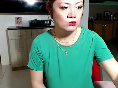 Snapshot of cum2mama chatting on 05/03/26, 11:33 cum2mama online show from 05/03/26, 11:33