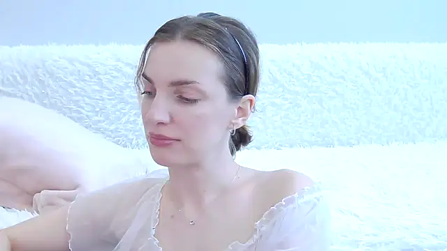 Snapshot of Beauty_Alex chatting on 06/18/26, 03:18 Beauty Alex online show from 06/18/26, 03:18