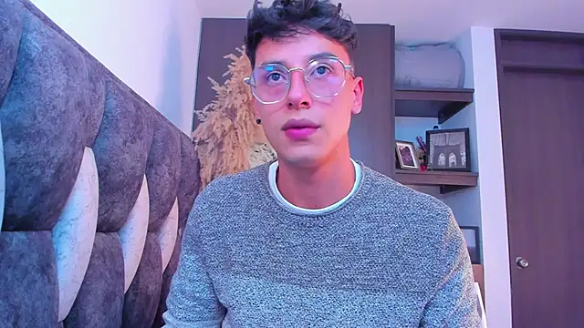 Snapshot of I_Gabriel chatting on 12/11/24, 12:54 I Gabriel online show from 12/11/24, 12:54