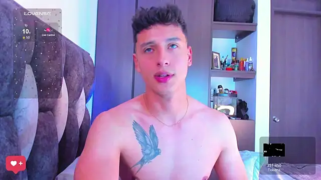 Snapshot of I_Gabriel chatting on 10/12/25, 02:32 I Gabriel online show from 10/12/25, 02:32