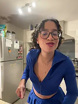 Snapshot of Lauyako chatting on 02/25/25, 01:52 Lauyako online show from 02/25/25, 01:52