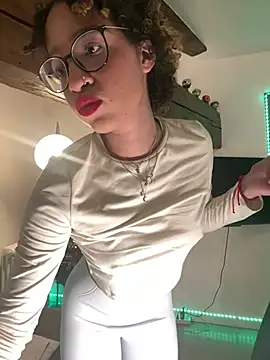 Snapshot of Lauyako chatting on 02/27/25, 12:10 Lauyako online show from 02/27/25, 12:10