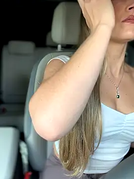 Snapshot of lunagirl13 chatting on 09/22/25, 05:15 lunagirl13 online show from 09/22/25, 05:15