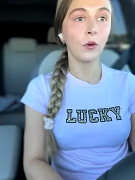 Snapshot of lunagirl13 chatting on 09/24/25, 05:05 lunagirl13 online show from 09/24/25, 05:05