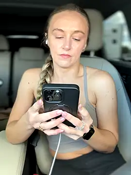 Snapshot of lunagirl13 chatting on 10/11/25, 09:13 lunagirl13 online show from 10/11/25, 09:13