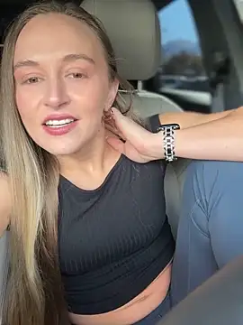 Snapshot of lunagirl13 chatting on 10/14/25, 05:03 lunagirl13 online show from 10/14/25, 05:03