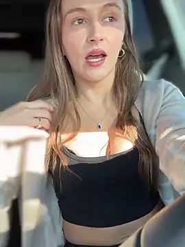 Snapshot of lunagirl13 chatting on 11/21/25, 06:17 lunagirl13 online show from 11/21/25, 06:17