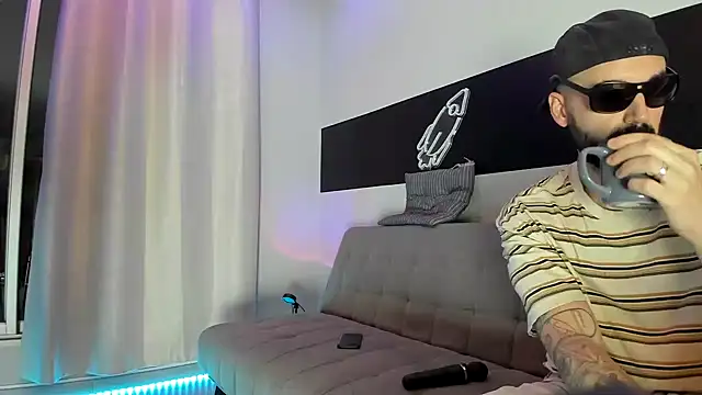 Snapshot of MattxFeet chatting on 12/23/24, 11:17 MattxFeet online show from 12/23/24, 11:17