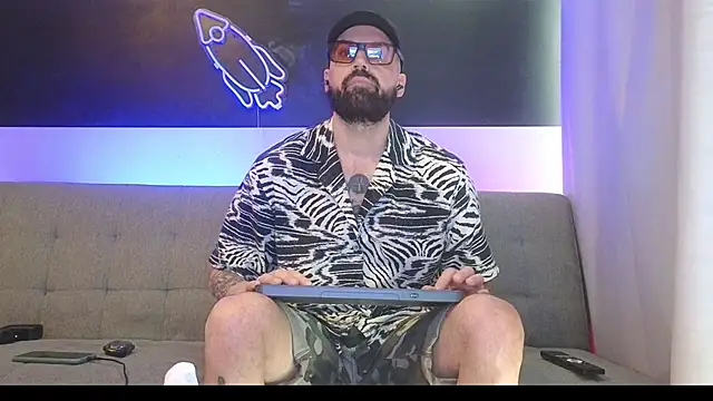 Snapshot of MattxFeet chatting on 10/23/25, 05:23 MattxFeet online show from 10/23/25, 05:23