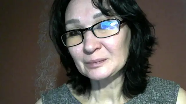 PrettyAndWild online show from 11/25/25, 03:45