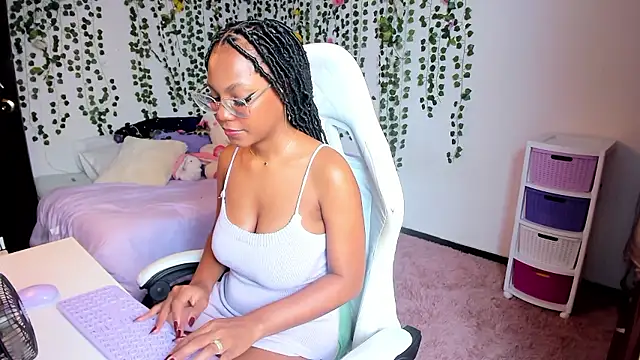 Snapshot of violeta_milleer chatting on 12/08/24, 05:22 violeta milleer online show from 12/08/24, 05:22