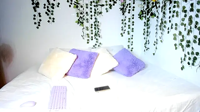 Snapshot of violeta_milleer chatting on 03/15/25, 05:15 violeta milleer online show from 03/15/25, 05:15