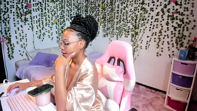 Snapshot of violeta_milleer chatting on 11/11/25, 04:51 violeta milleer online show from 11/11/25, 04:51