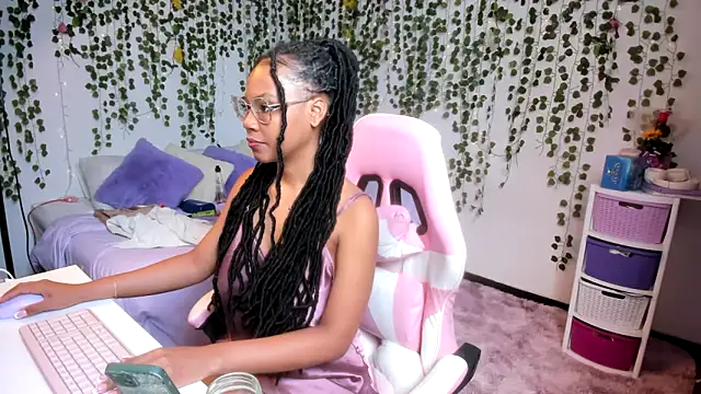 Snapshot of violeta_milleer chatting on 11/20/25, 05:12 violeta milleer online show from 11/20/25, 05:12