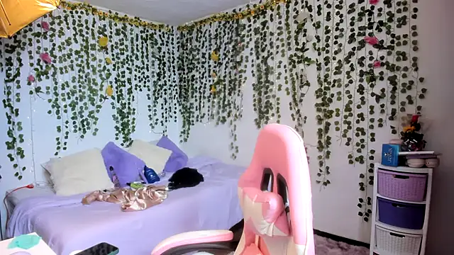 Snapshot of violeta_milleer chatting on 11/22/25, 05:23 violeta milleer online show from 11/22/25, 05:23