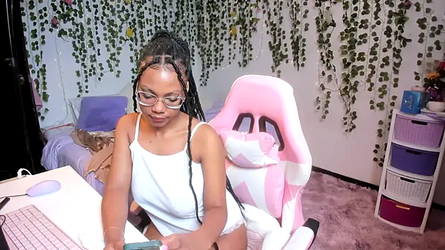 Snapshot of violeta_milleer chatting on 11/24/25, 05:34 violeta milleer online show from 11/24/25, 05:34