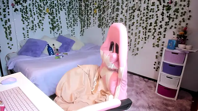 Snapshot of violeta_milleer chatting on 11/25/25, 05:35 violeta milleer online show from 11/25/25, 05:35