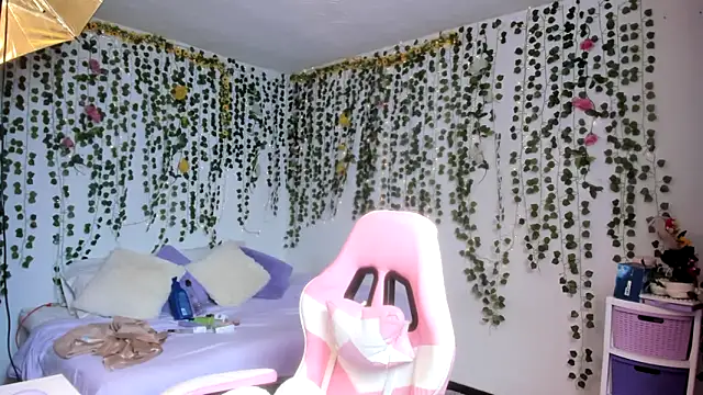 Snapshot of violeta_milleer chatting on 11/27/25, 05:37 violeta milleer online show from 11/27/25, 05:37