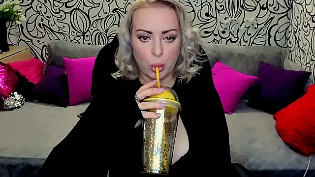 Hotdreamhere online show from 02/05/25, 11:02