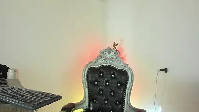 Snapshot of Hela_wet chatting on 02/05/25, 01:15 Hela wet online show from 02/05/25, 01:15