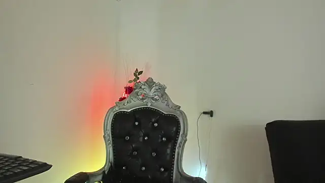 Snapshot of Hela_wet chatting on 02/07/25, 12:42 Hela wet online show from 02/07/25, 12:42