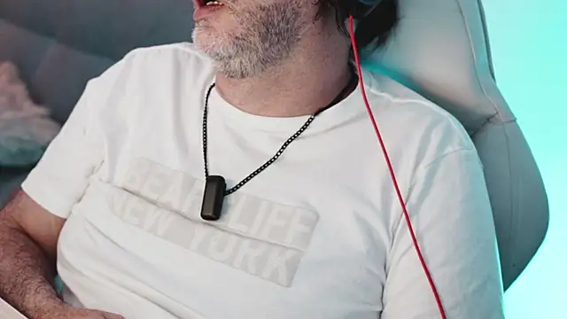 Snapshot of Sanders_White chatting on 02/23/25, 05:12 Sanders White online show from 02/23/25, 05:12