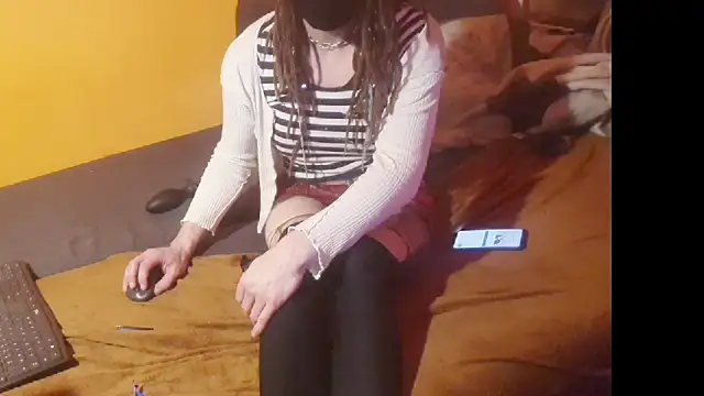 Snapshot of Lillisissi chatting on 10/17/25, 03:42 Lillisissi online show from 10/17/25, 03:42