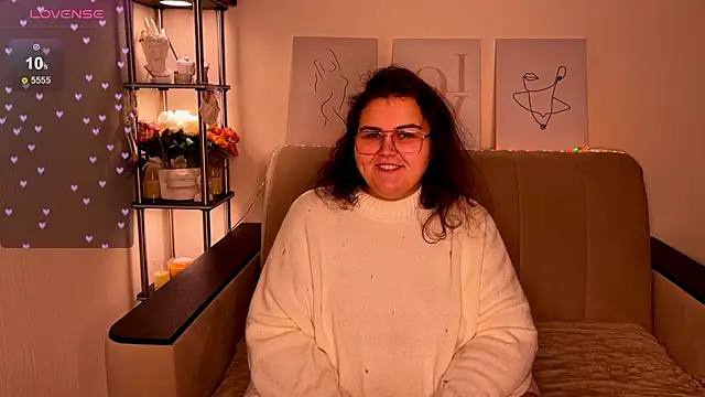 Snapshot of Curvy_Jane chatting on 12/12/24, 10:45 Curvy Jane online show from 12/12/24, 10:45