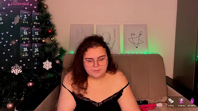 Snapshot of Curvy_Jane chatting on 12/13/24, 07:36 Curvy Jane online show from 12/13/24, 07:36