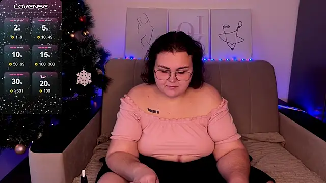 Snapshot of Curvy_Jane chatting on 12/27/24, 08:24 Curvy Jane online show from 12/27/24, 08:24