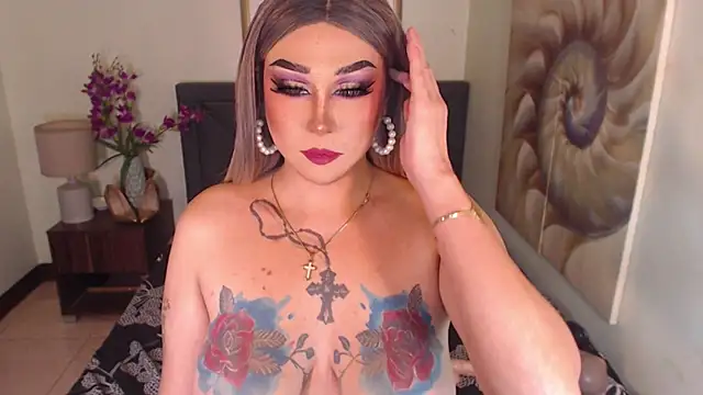 Snapshot of Transdomts4u chatting on 12/15/24, 07:21 Transdomts4u online show from 12/15/24, 07:21