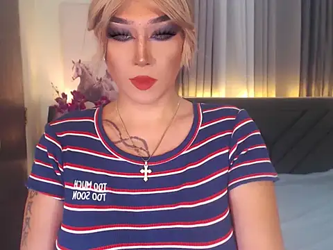 Snapshot of Transdomts4u chatting on 10/26/25, 04:24 Transdomts4u online show from 10/26/25, 04:24