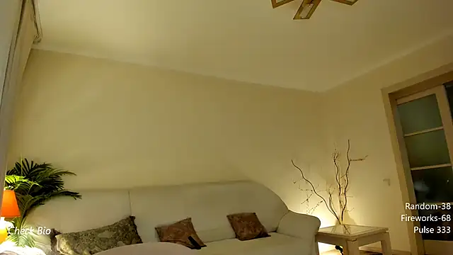 Snapshot of Butterfly-_ chatting on 03/16/25, 08:00 Butterfly- online show from 03/16/25, 08:00