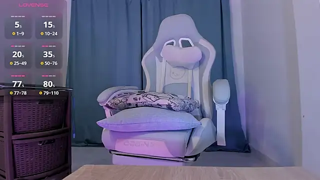 Snapshot of zoe_37 chatting on 11/11/25, 02:00 zoe 37 online show from 11/11/25, 02:00