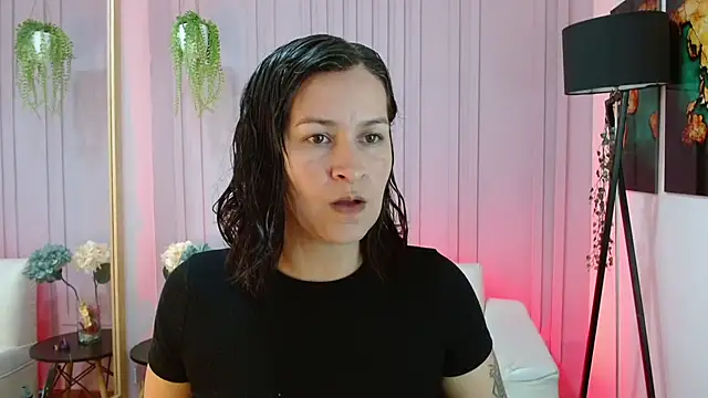 Britney taylor  online show from 02/05/25, 06:59